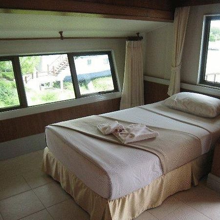 Blue Sapphire Golf And Resort Kanchanaburi Room photo